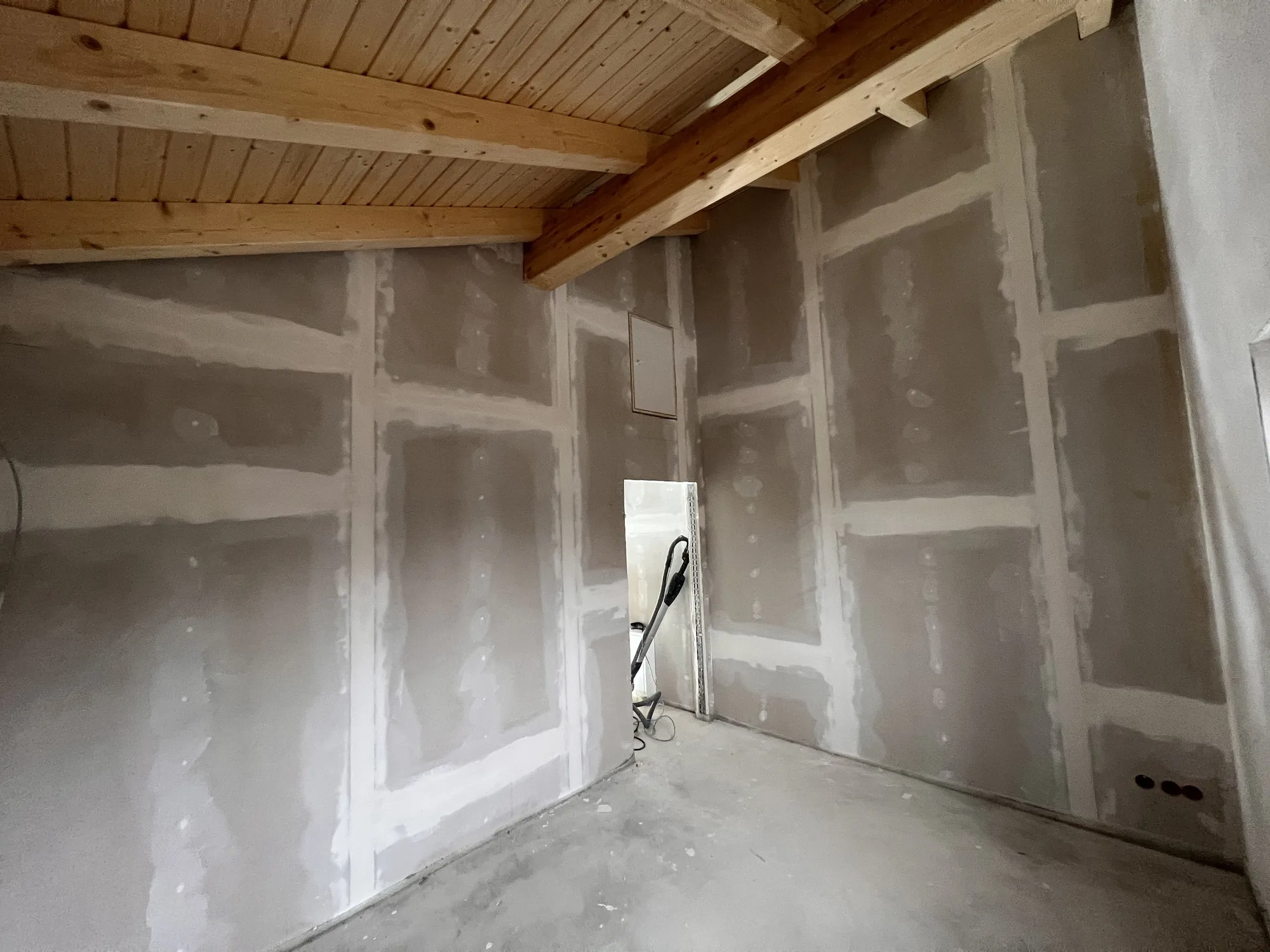 Trockenbauwand – gespachtelte Trennwand im Trockenbau – M&N Trockenbau Berlin & Brandenburg